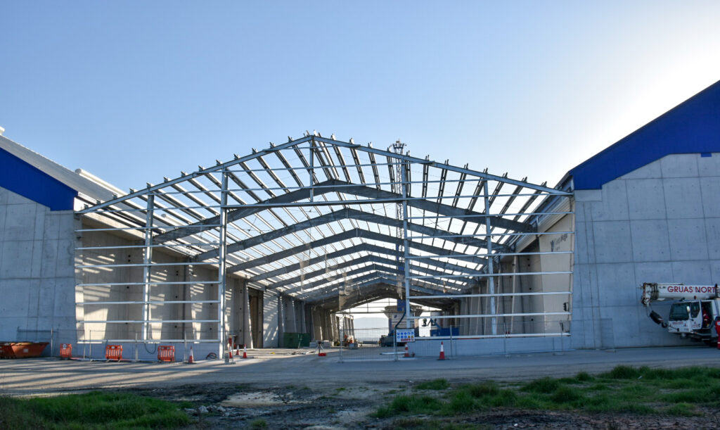 Cubierta entre naves consignatario portuario